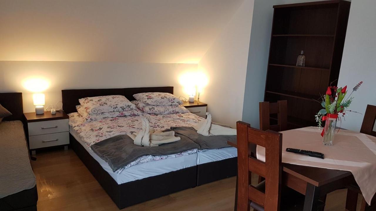 E&S_ Apartament Milicz Eksteriør billede